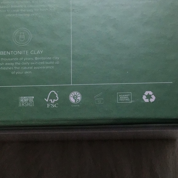 Beauty Defined Skincare Set - Picture 4 of 6